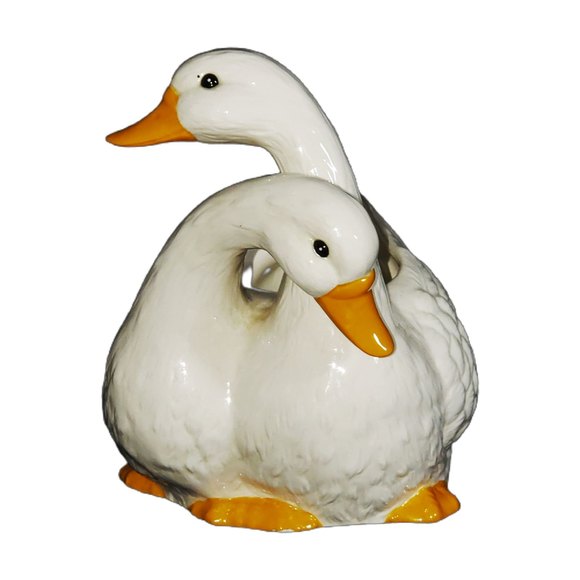 Quirky Companions: The Delightful Duckling Couple Decor for Countryside Charm - Picture 2 of 7